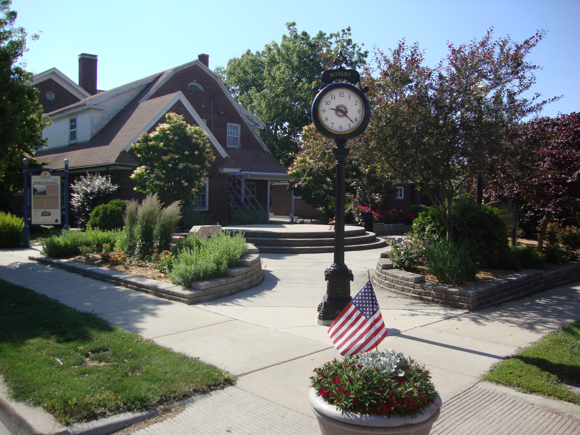 Monticello_Streetscape_4.jpg